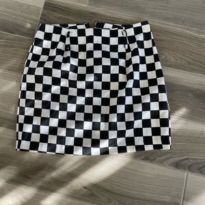 Boutique brand checkerboard mini skirt zipper back size 7